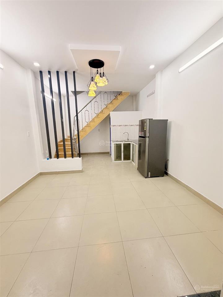 Cho thuê nhà lạc long quân q. 11  dt 28m2 | 3 tầng | 2pn 2wc | nhà vuông đẹp, sân phơi rộng thoáng