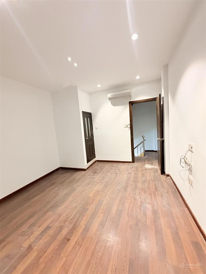 Cho thuê nhà lạc long quân q. 11  dt 28m2 | 3 tầng | 2pn 2wc | nhà vuông đẹp, sân phơi rộng thoáng