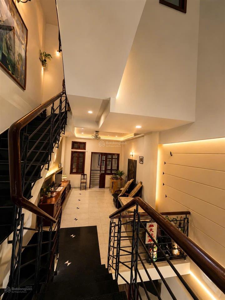 Cho thuê nhà hxh nguyễn văn cừ  phan văn trị q.5  4m x 16m  5 tầng giá 25tr/tháng