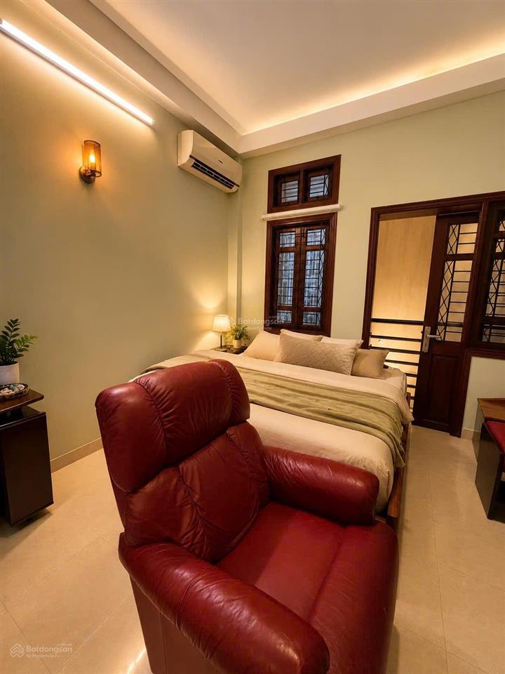 Cho thuê nhà hxh nguyễn văn cừ  phan văn trị q.5  4m x 16m  5 tầng giá 25tr/tháng