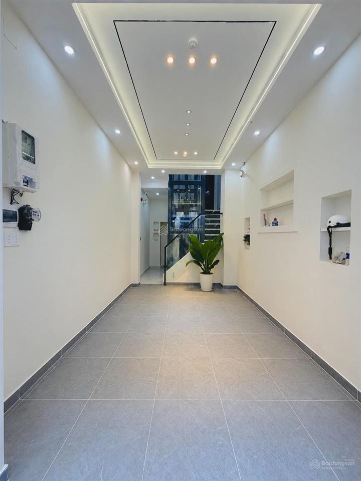 Bán nhà cmt8 q.3  185m2 sử dụng  7pn 7wc tặng nội thất, đang có hợp đồng thuê 50tr/tháng