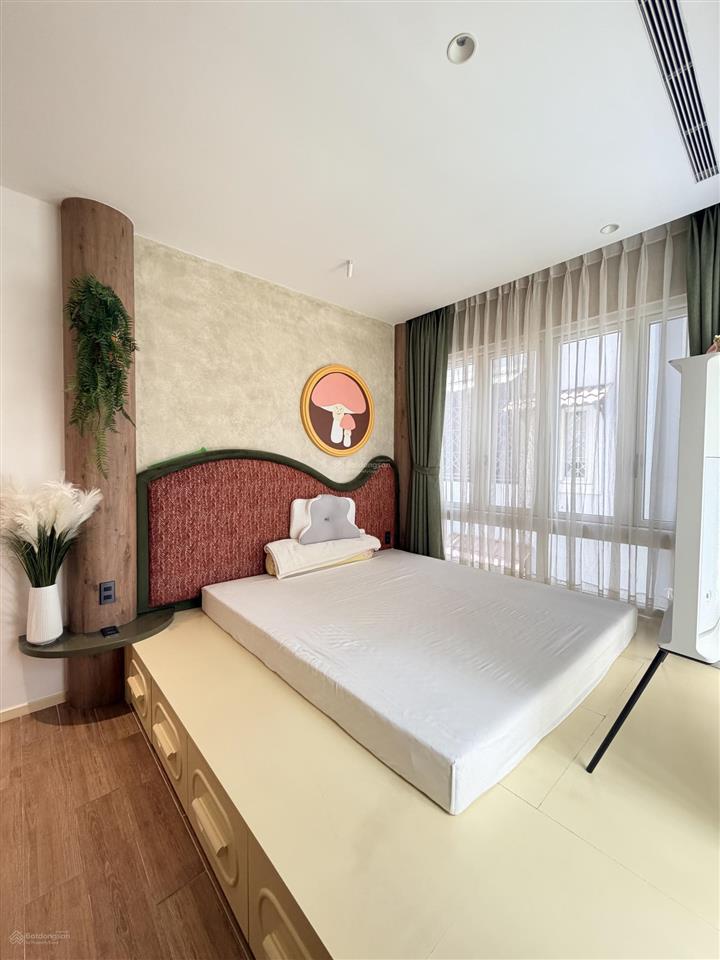 Bán nhà thành thái, quận 10  4m x 10m  5 tầng  công nhận 37,4m2 đất