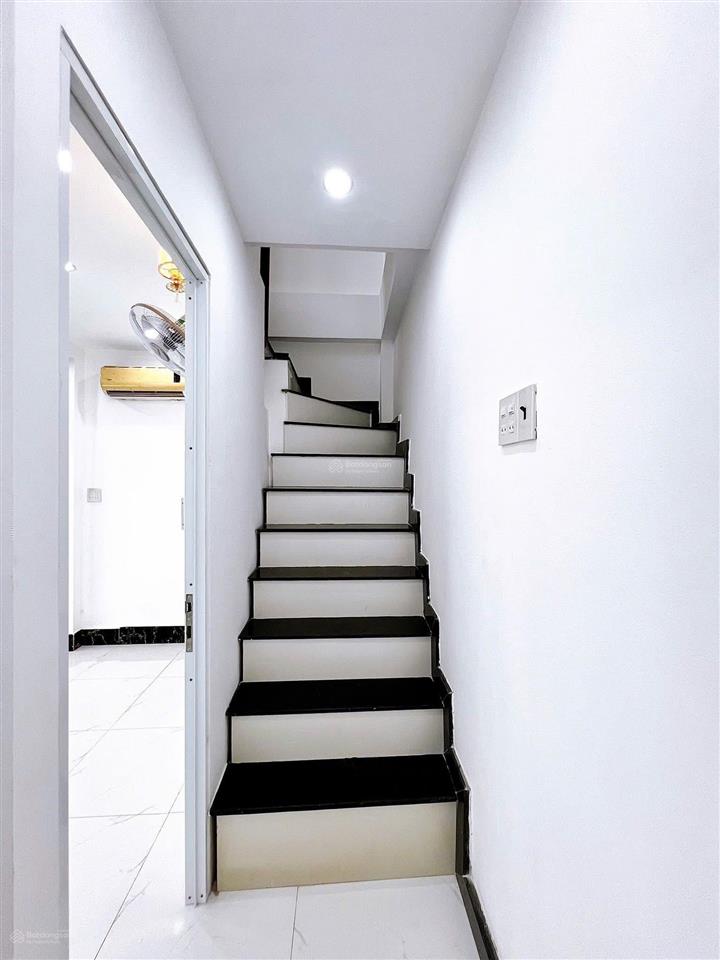 Nhà trệt lửng lầu ngay trung tâm vị trí đẹp, cách 500m đầy đủ tiện ích  giá tốt