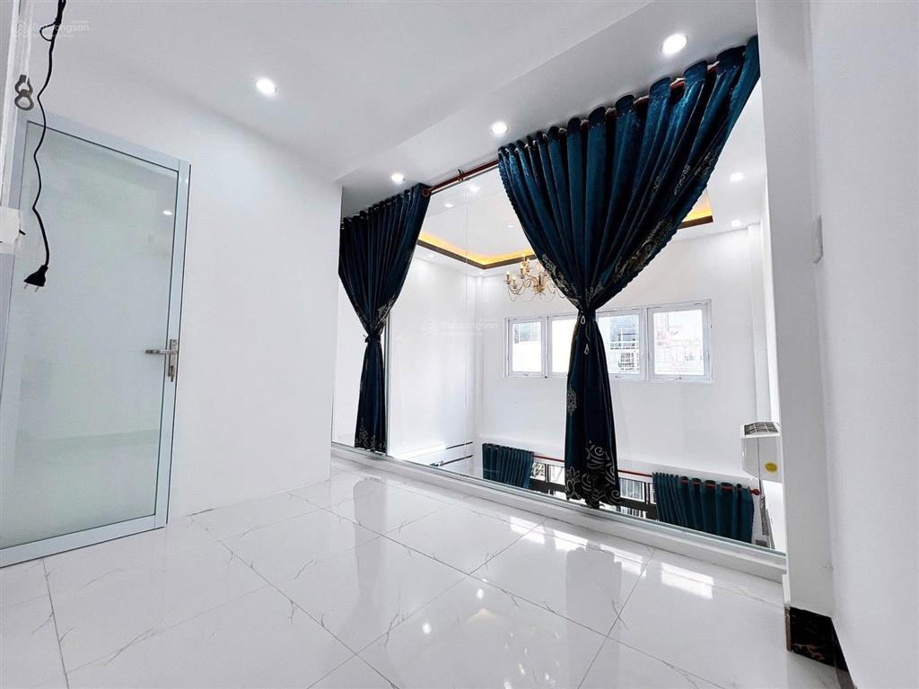 Nhà trệt lửng lầu ngay trung tâm vị trí đẹp, cách 500m đầy đủ tiện ích  giá tốt