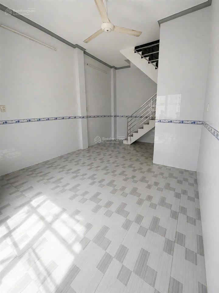 Nhà 2 lầu đúc mặt tiền đường đề thám, thuận tiện kinh doanh mua bán