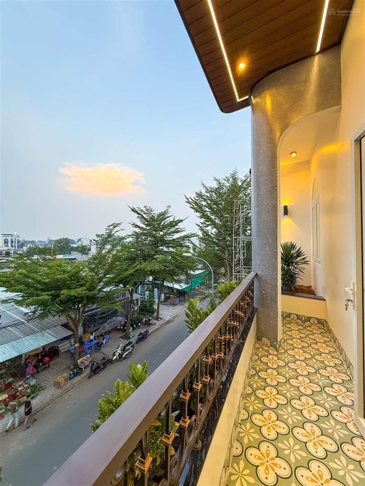 Nhà mặt tiền đ. xuân hồng mới xây, sát bv nhi đồng  đh fpt, thuận tiện định cư, kinh doanh...