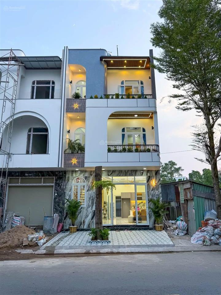 Nhà mặt tiền đ. xuân hồng mới xây, sát bv nhi đồng  đh fpt, thuận tiện định cư, kinh doanh...