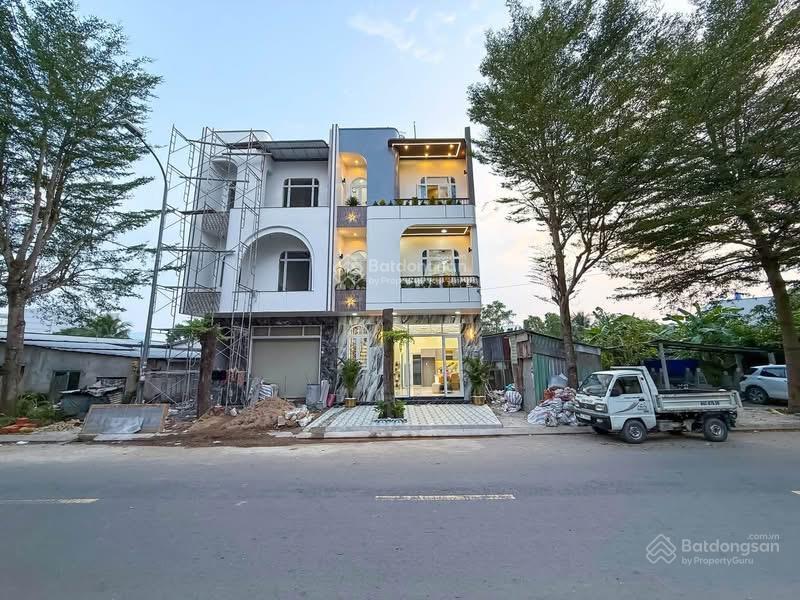 Nhà mặt tiền đ. xuân hồng mới xây, sát bv nhi đồng  đh fpt, thuận tiện định cư, kinh doanh...