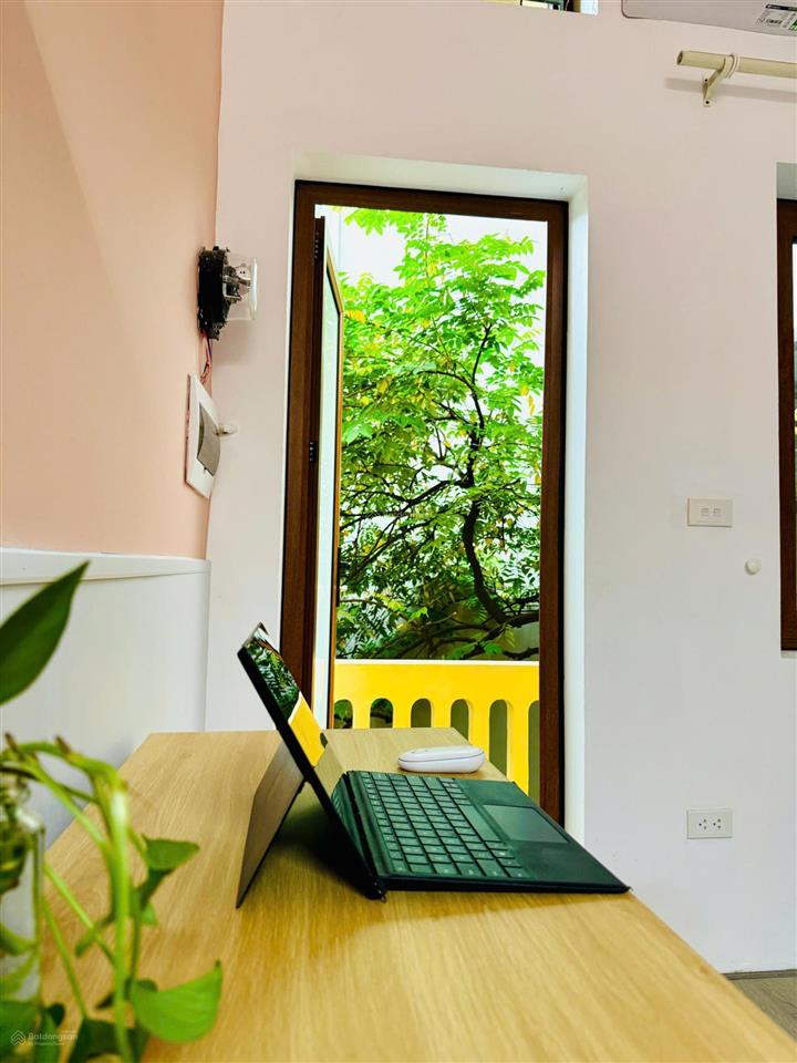 Studio 35m2, trung tâm ba đình, cách hồ tây 200m, đầy đủ nội thất, có ban công