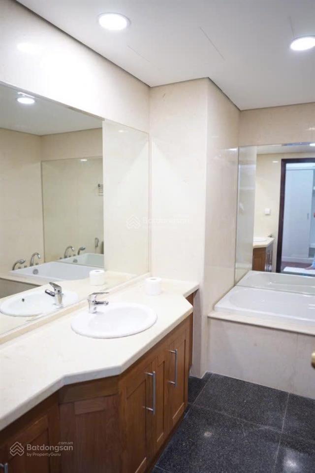 Bán gấp căn 2pn+1 diện tích 102m2 toà r4 royal city, giá nhỉnh 8 tỷ,  0973 421 ***