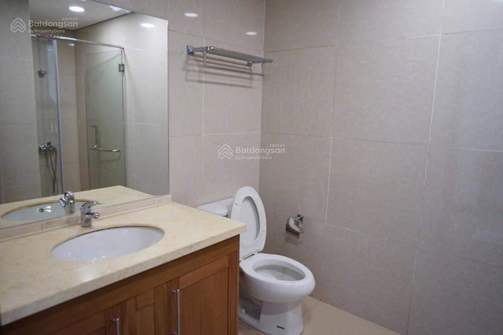 Bán gấp căn 2pn+1 diện tích 102m2 toà r4 royal city, giá nhỉnh 8 tỷ,  0973 421 ***