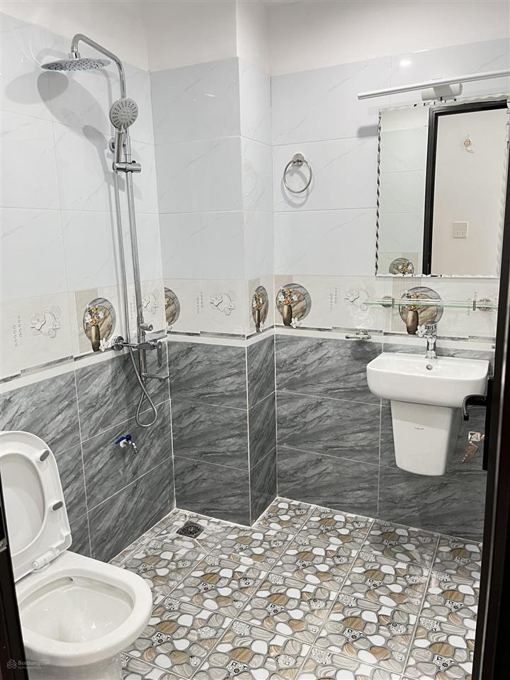 Chính chủ  bán nhà 5 tầng, 9 phòng  thượng cát giá 7.9 tỷ