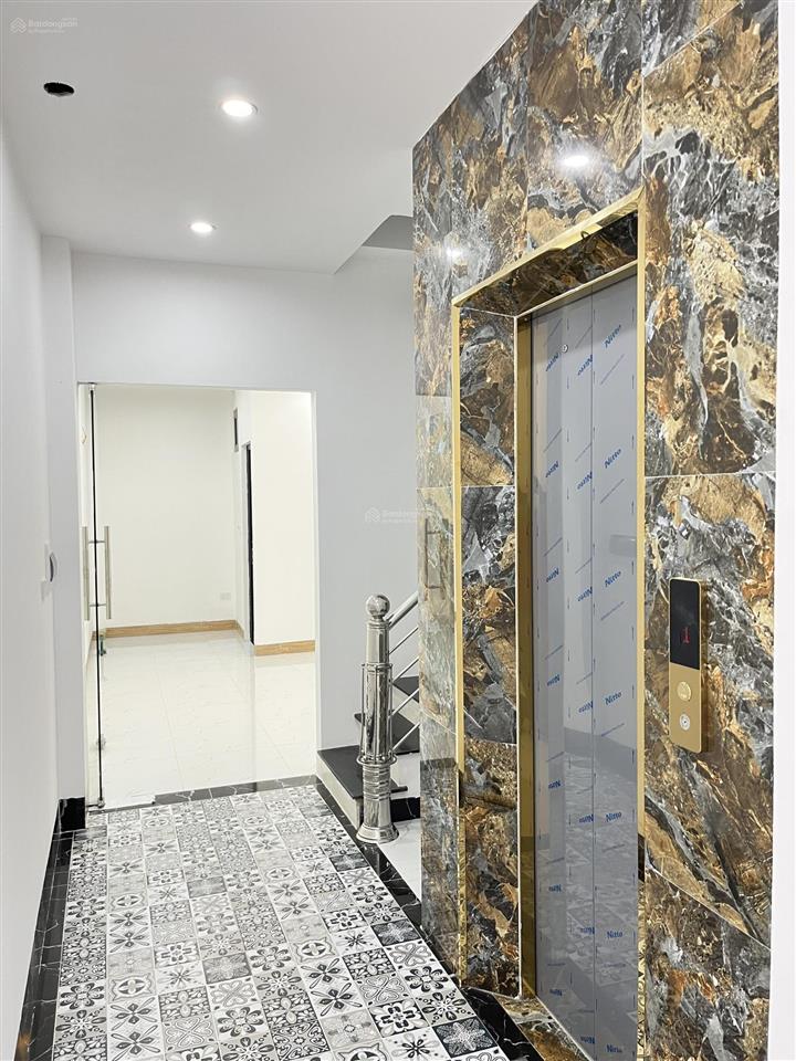 Chính chủ  bán nhà 5 tầng, 9 phòng  thượng cát giá 7.9 tỷ