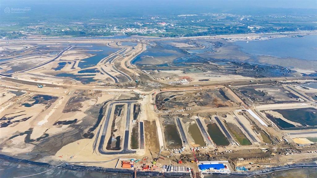 Biệt thự vịnh ngọc 270m2 có bãi tắm sau nhà 30 tỷ. thanh toán 10 tỷ đến khi nhận nhàhtls 0% 4 năm