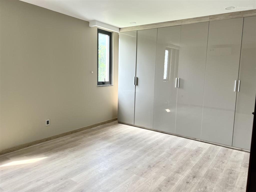 Khui thùng biệt thự vườn 212m2 với 4pn, đông nam, thang máy, mới tinh  toantranvillas