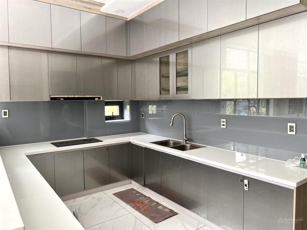 Khui thùng biệt thự vườn 212m2 với 4pn, đông nam, thang máy, mới tinh  toantranvillas