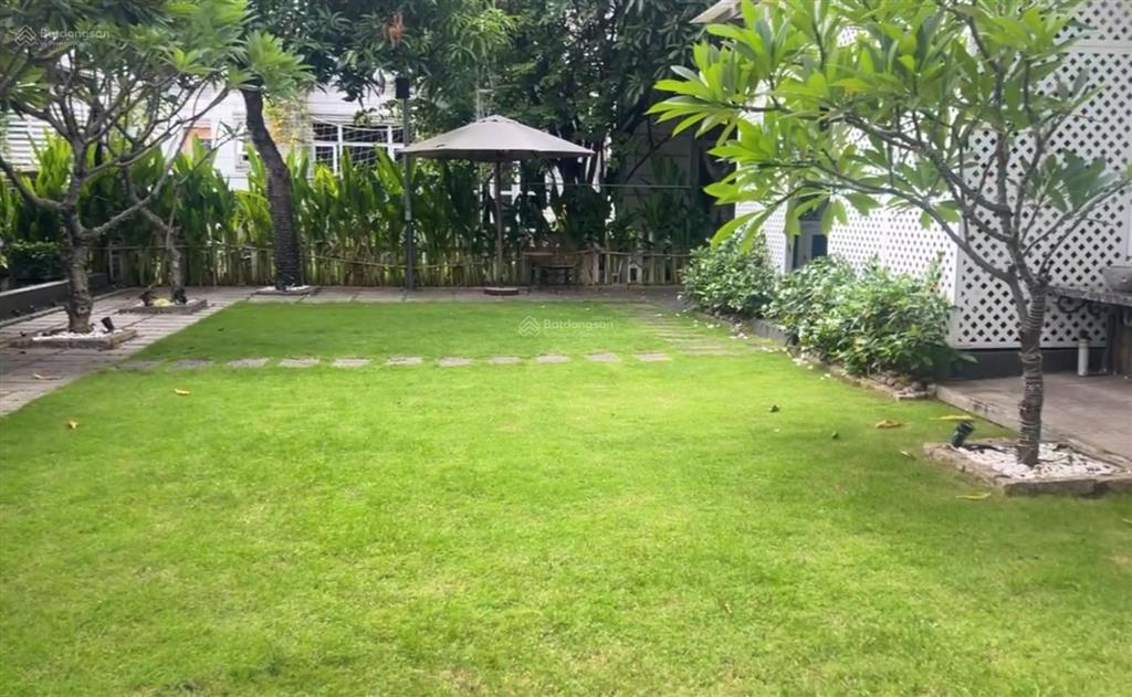 Biệt thự sân vườn đơn lập quốc lộ 13, sân vườn rộng 550m2  toantranvillas