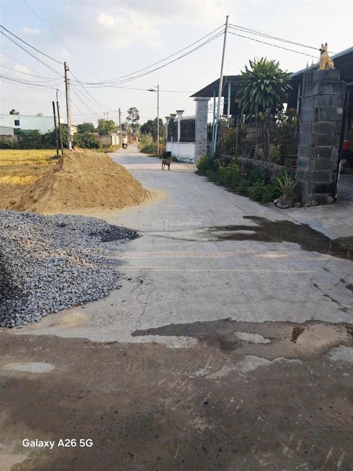Bán đất tại giồng lớn, đt 824, mỹ hạnh nam, 1,1 tỷ, 160m2, shr, công chứng ngay