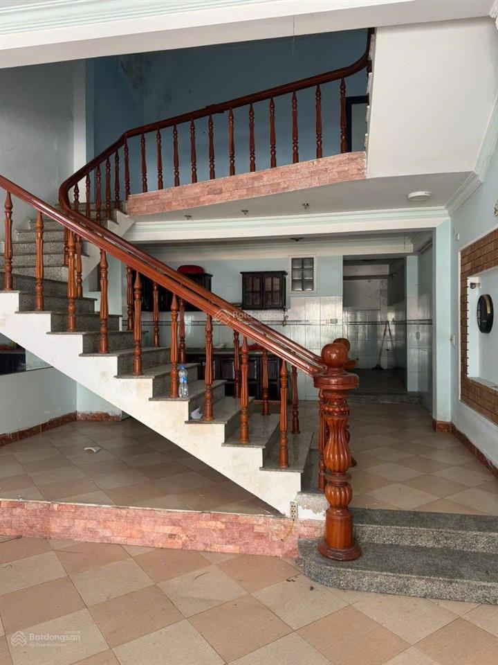 12 tỷ/ nhà 2 tầng đường hoài thanh sát cầu trần thị lý  đh kinh tế