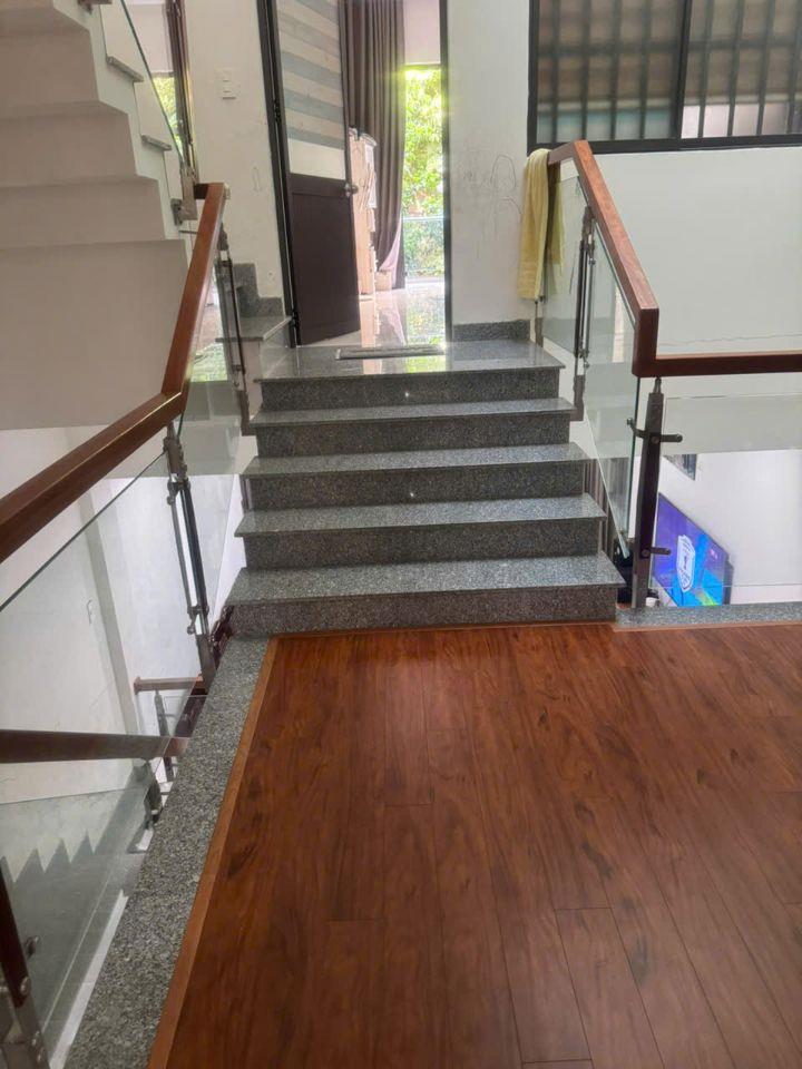 10,7 tỷ/240m2 sàn.Nhà đường Tùng Thiện Vương, 3 tầng,4 P ngủ,khu Nam Việt Á, sát BV 600 giường.