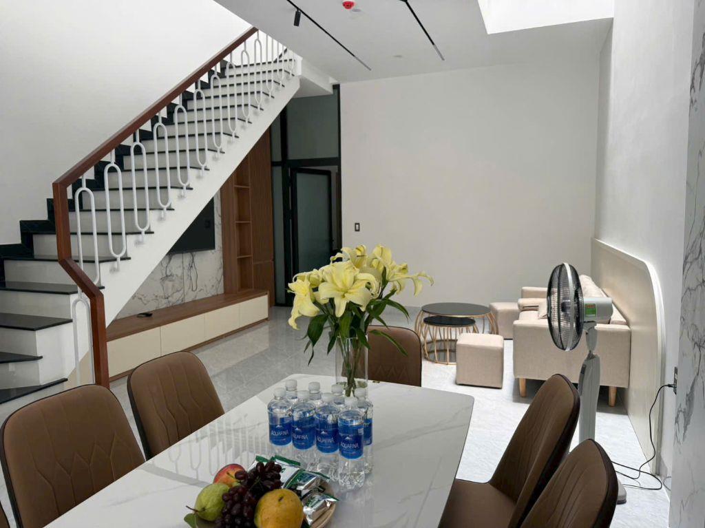 13tỷ/240m2 sàn.Nhà đường Trịnh Lỗi, 3 tầng,4 P ngủ,khu Nam Việt Á, sát BV 600 giường.
