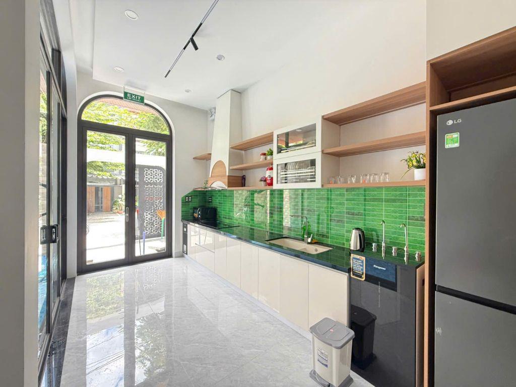13tỷ/240m2 sàn.Nhà đường Trịnh Lỗi, 3 tầng,4 P ngủ,khu Nam Việt Á, sát BV 600 giường.