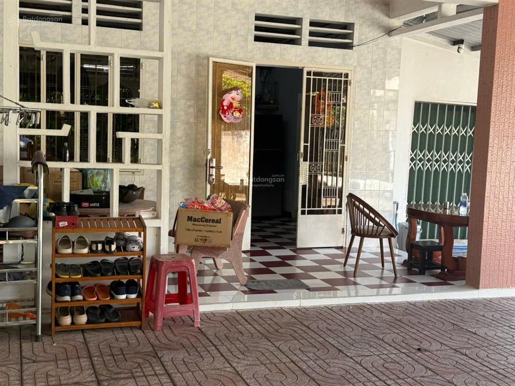Bán nhà đang ngộp ngân hàng, cách đường nguyễn chí thanh 80m, gần chung cư emerald