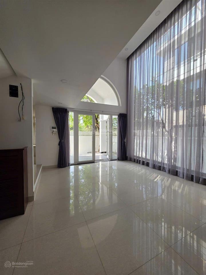 Cho thuê biệt thự phú mỹ, quận 7, 5 phòng ngủ, 50 triệu,  0907 727 ***
