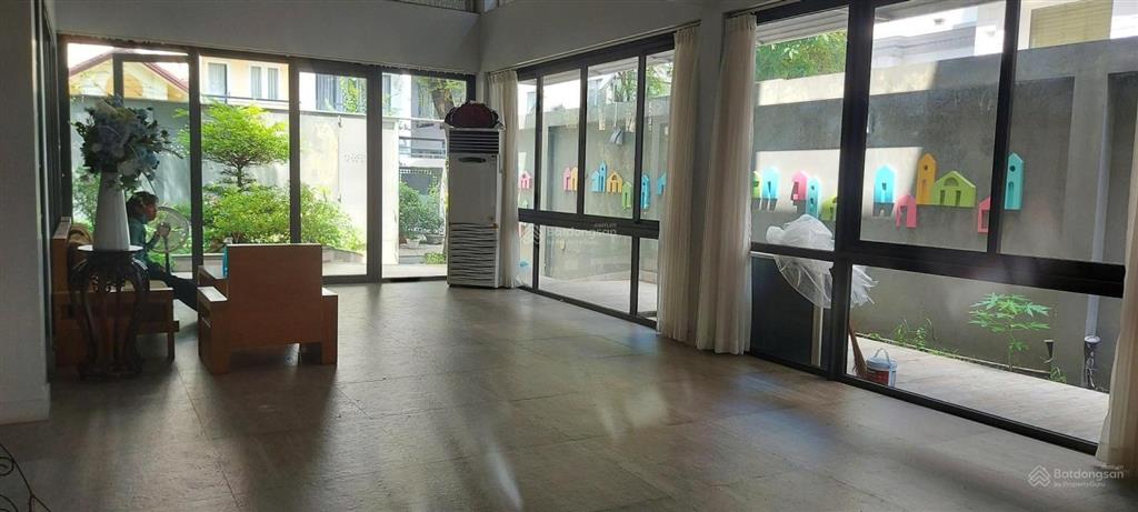 Cho thuê biệt thự phú mỹ, quận 7, 5 phòng ngủ, 50 triệu,  0907 727 ***