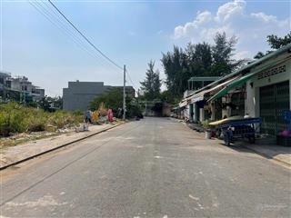 Cần tiền bán gấp lô đất 105m2 ngang 6.5m. đường nhựa xe hơi trước nhà 10m