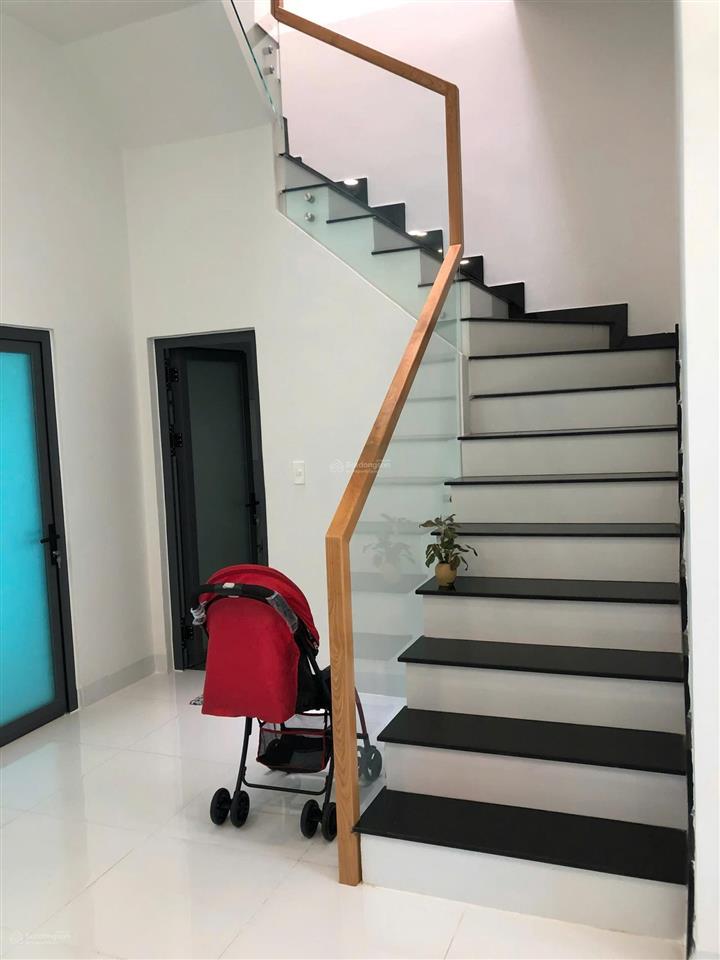 Chính chủ bán nhà 1 trệt 1 lầu + sân thượng  centana điền phúc thành, q9