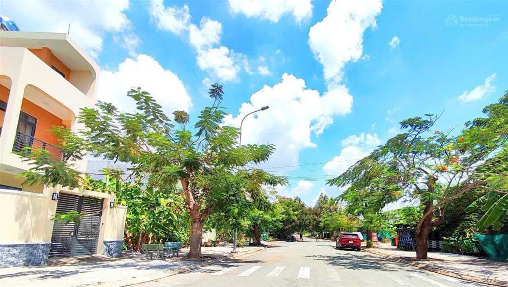 Lô đất cách sông 300m, điện nước âm, khu dân cư văn minh sạch đẹp