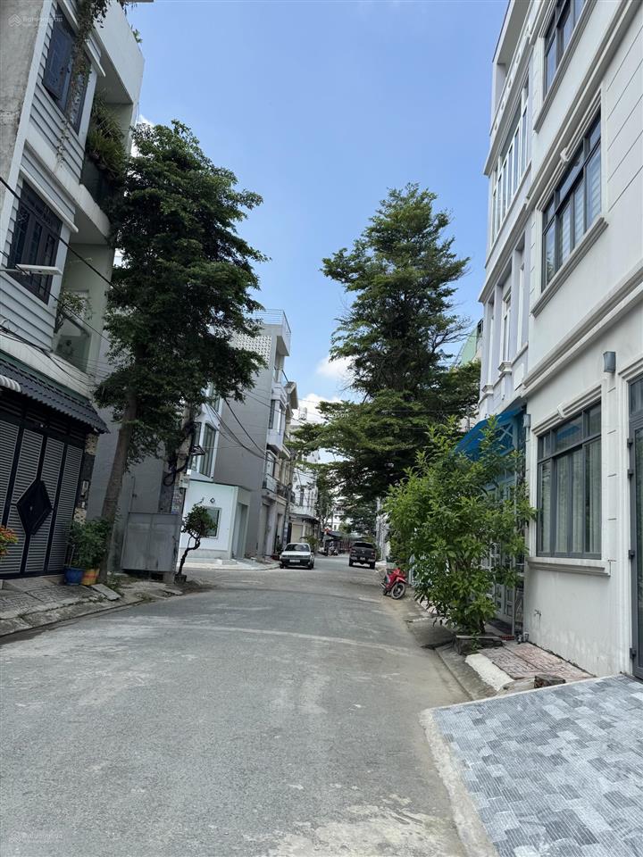 Đất đẹp ven sông, điện nước âm, khu dân trí cao