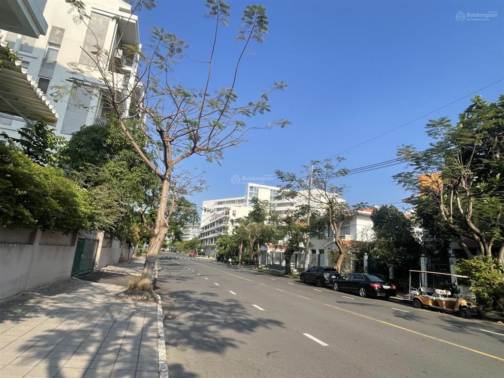 Chính chủ gửi bán biệt thự ngay gần hồ bán nguyệt mặt tiền lý long tường