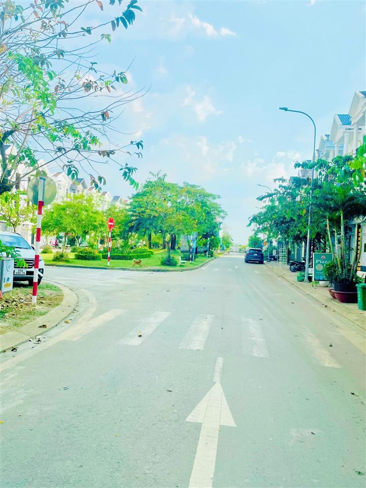 Phòng full nội thất sạch đẹp, có đủ tiện nghi. giờ giấc tự do