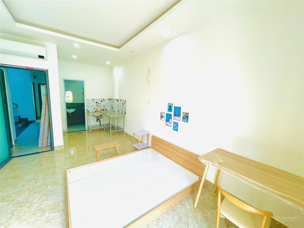 Phòng full nội thất sạch đẹp, có đủ tiện nghi. giờ giấc tự do