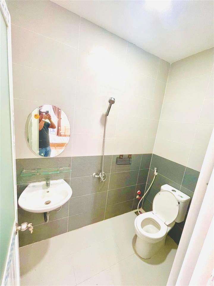 Phòng full nội thất sạch đẹp, có đủ tiện nghi. giờ giấc tự do