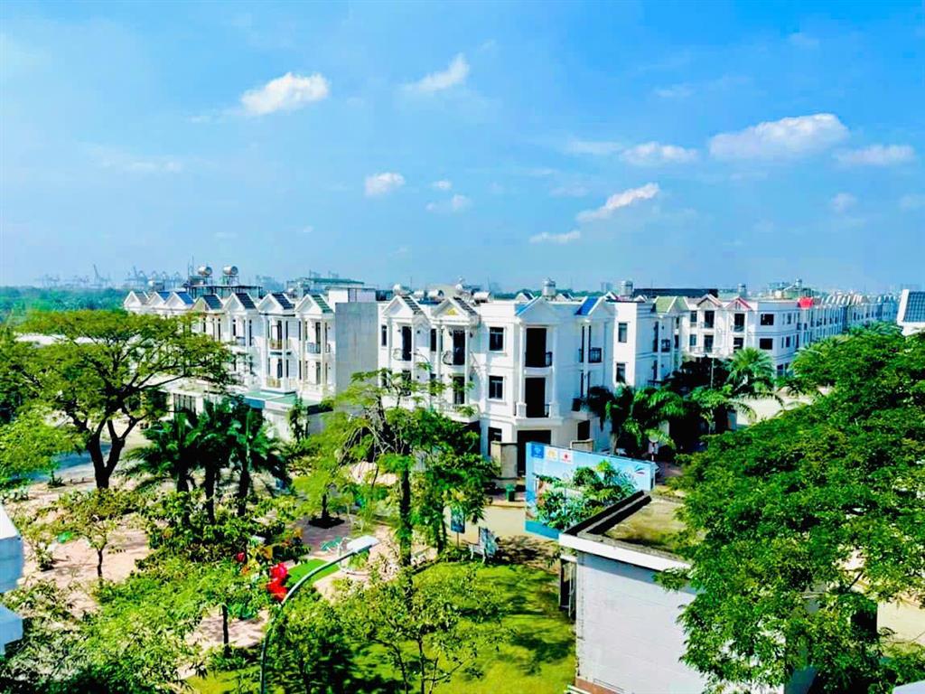 Phòng full nội thất sạch đẹp, có đủ tiện nghi. giờ giấc tự do