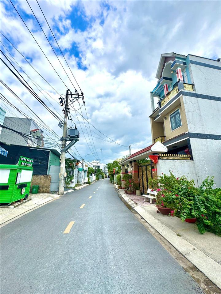 Cần bán gấp đất mặt tiền đường 8, ngay trường đại học luật long phước