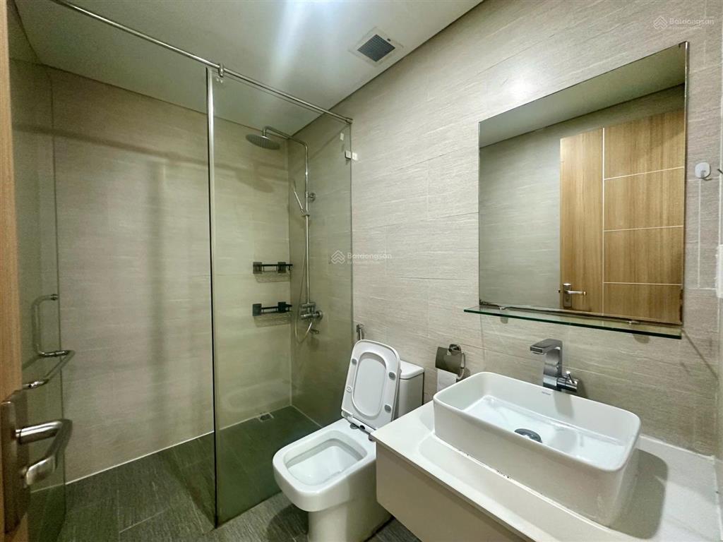 Cần bán gấp căn góc 2 pn tầng 18 dự án fhome sổ đỏ sẵn đang cho thuê dòng tiền 18tr/tháng
