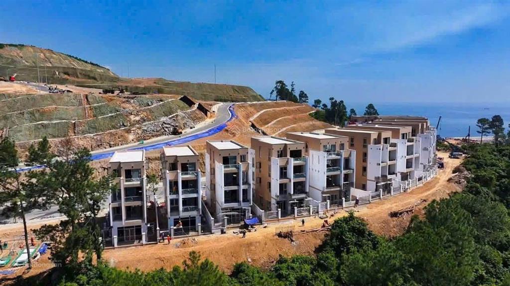 6,4 tỷ chọn nhà phố hay chọn vi trí trong khu đô thị biển vinhome hải vân bay , nhà xây 4 tầng