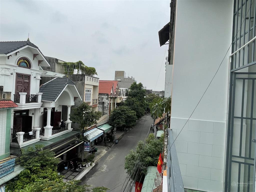 Bán chdv mặt tiền nhựa 18m phường dĩ an, thu 30tr/th. nhà 1 trệt 2 lầu 14 căn hộ và 1 kiot
