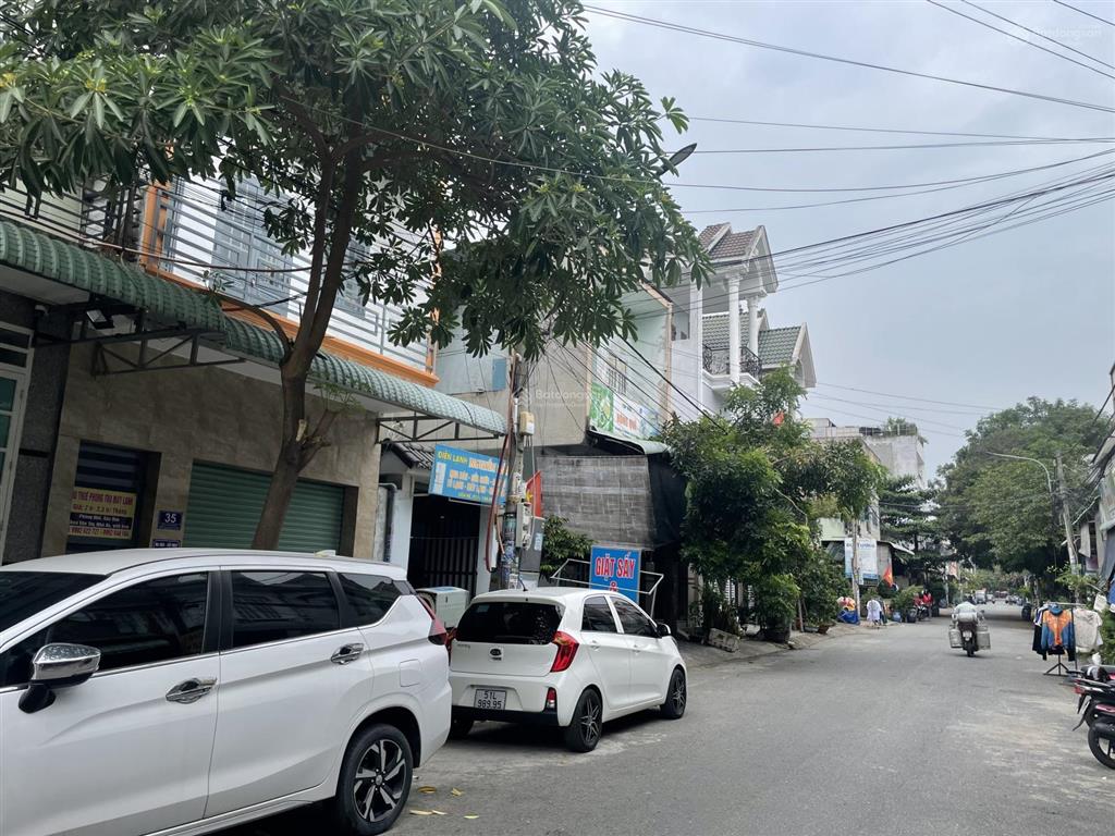 Bán chdv mặt tiền nhựa 18m phường dĩ an, thu 30tr/th. nhà 1 trệt 2 lầu 14 căn hộ và 1 kiot