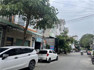 Bán chdv mặt tiền nhựa 18m phường dĩ an, thu 30tr/th. nhà 1 trệt 2 lầu 14 căn hộ và 1 kiot