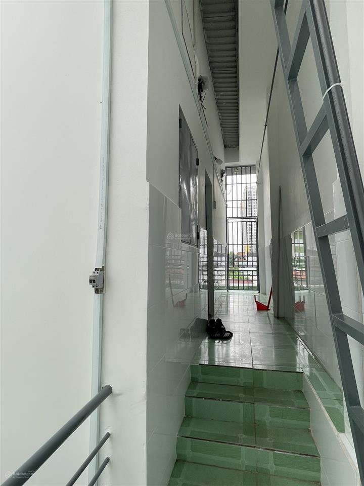Bán chdv mặt tiền nhựa 18m phường dĩ an, thu 30tr/th. nhà 1 trệt 2 lầu 14 căn hộ và 1 kiot