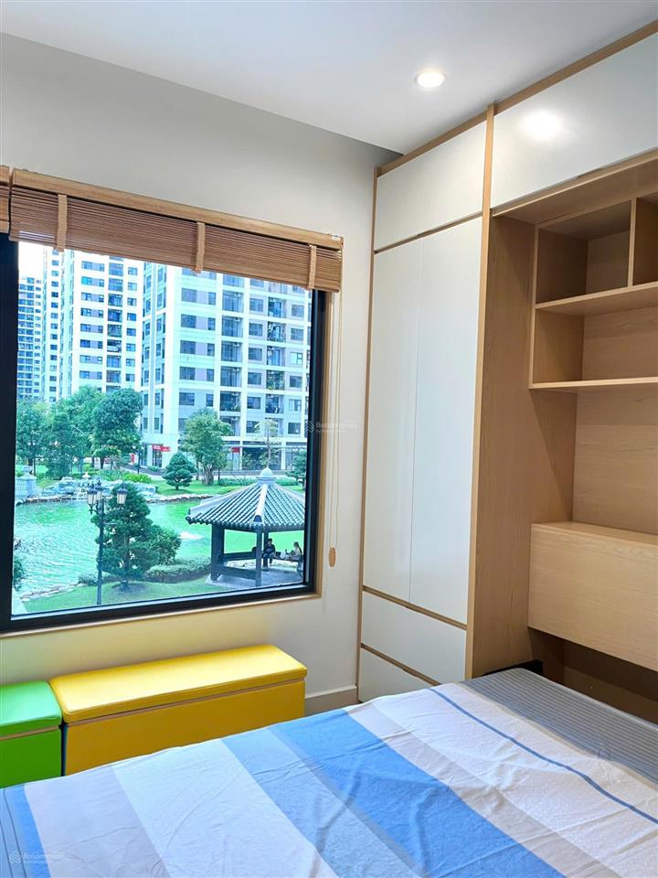 Mỗi sáng mở cửa nhìn hồ cá koi bơi lội, cảm giác như sống trong resort