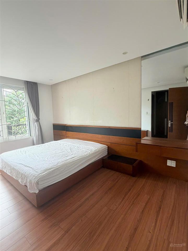 Bán nhà mặt phố tại nam quang 2, 111m2, 4pn + 6wc, giá thương lượng