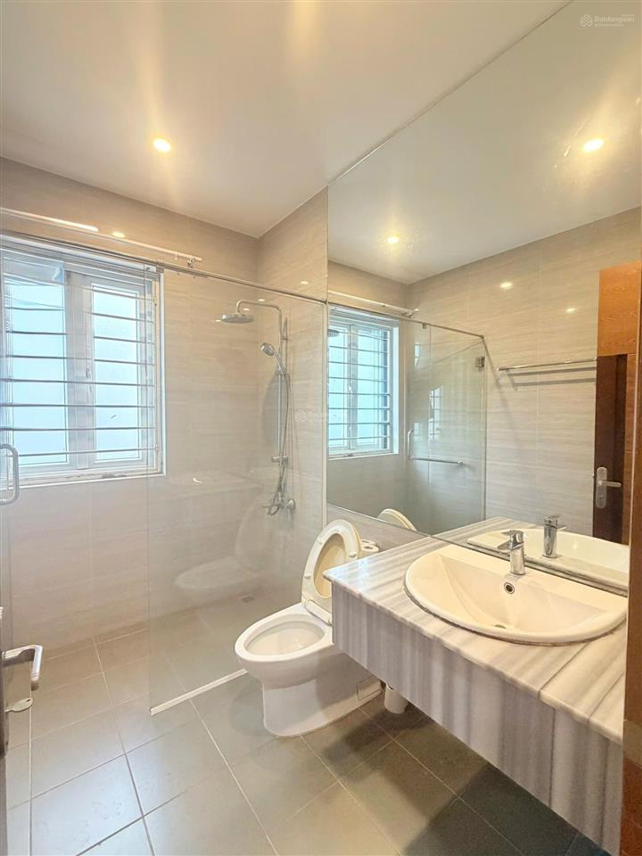 Bán nhà mặt phố tại nam quang 2, 111m2, 4pn + 6wc, giá thương lượng