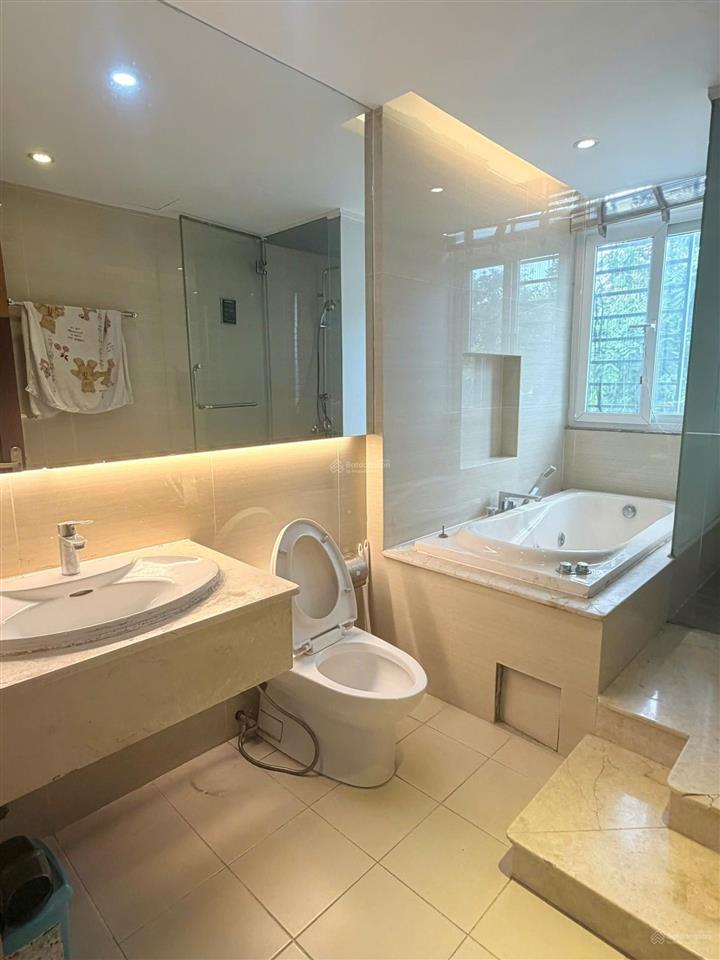 Bán nhà mặt phố tại nam quang 2, 111m2, 4pn + 6wc, giá thương lượng