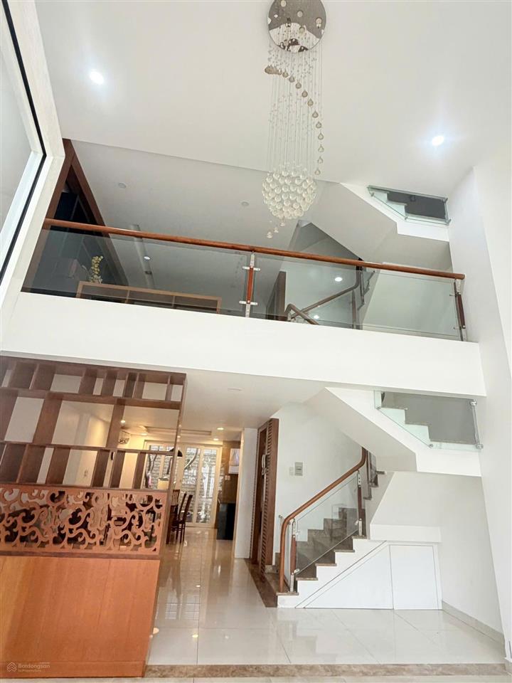 Bán nhà mặt phố tại nam quang 2, 111m2, 4pn + 6wc, giá thương lượng